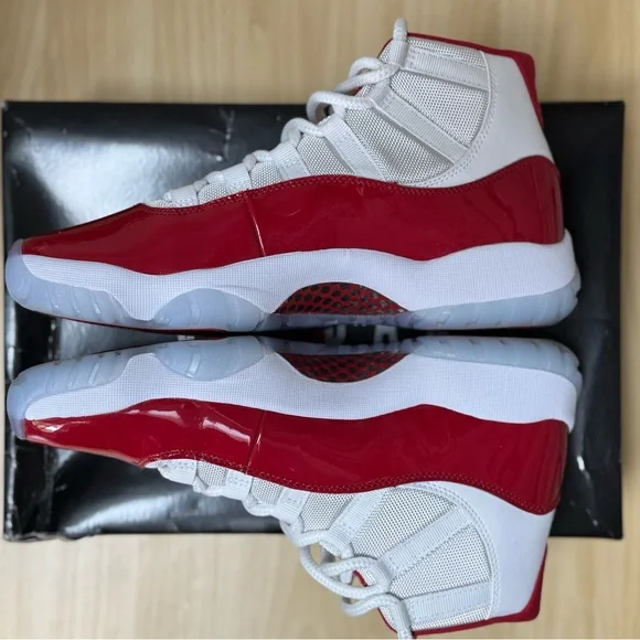 EUC Air Jordan 11 Retro Varsity Red/Cherry Men Size 8.5 - Picture 11 of 13